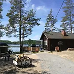 Antinkallio Lakeside Cape